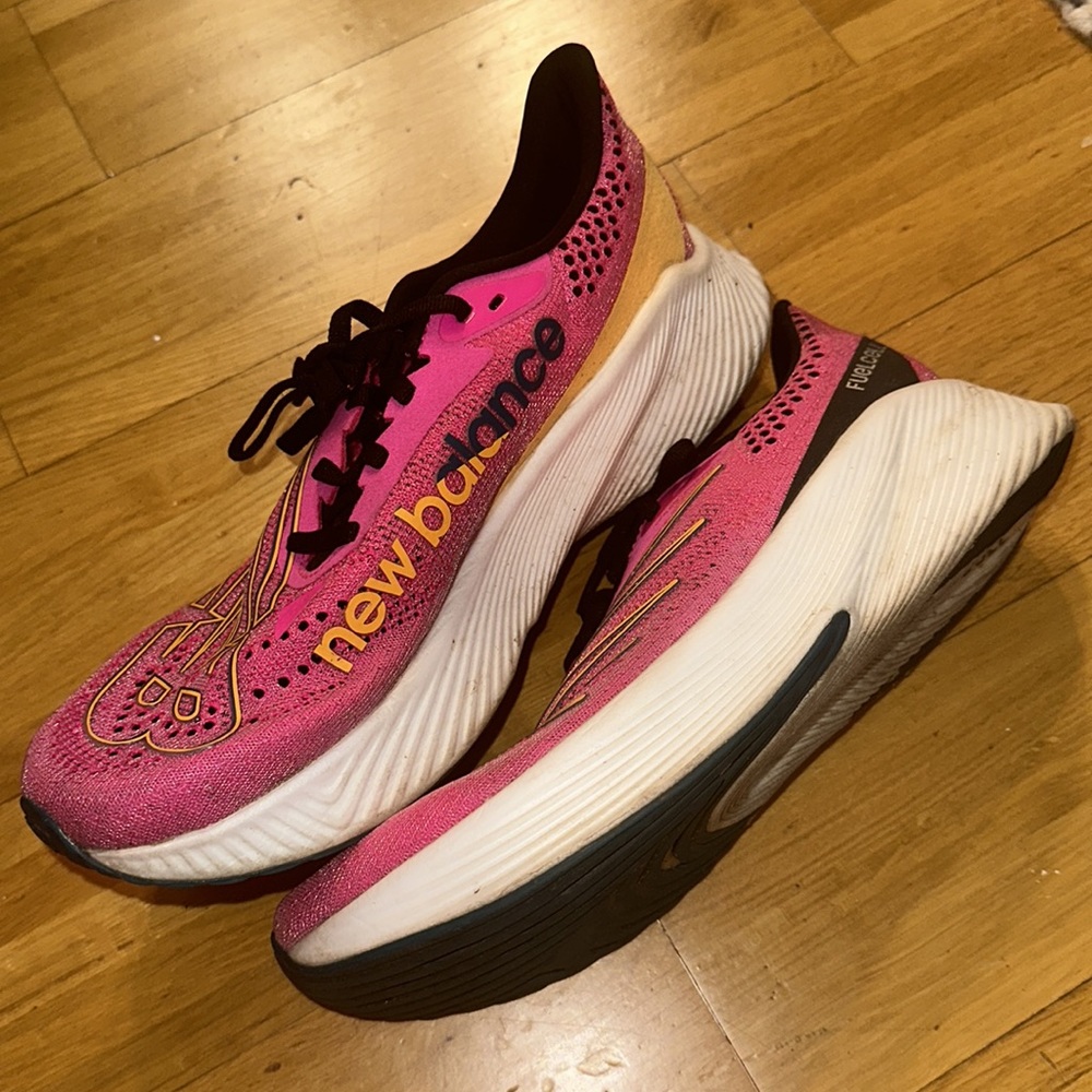 New balance fuel cell elite v2 carbon (men’s 8.5/women’s 10) running shoes